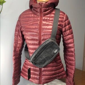 NWT LEVIS  BANANA SLING BAG NEW